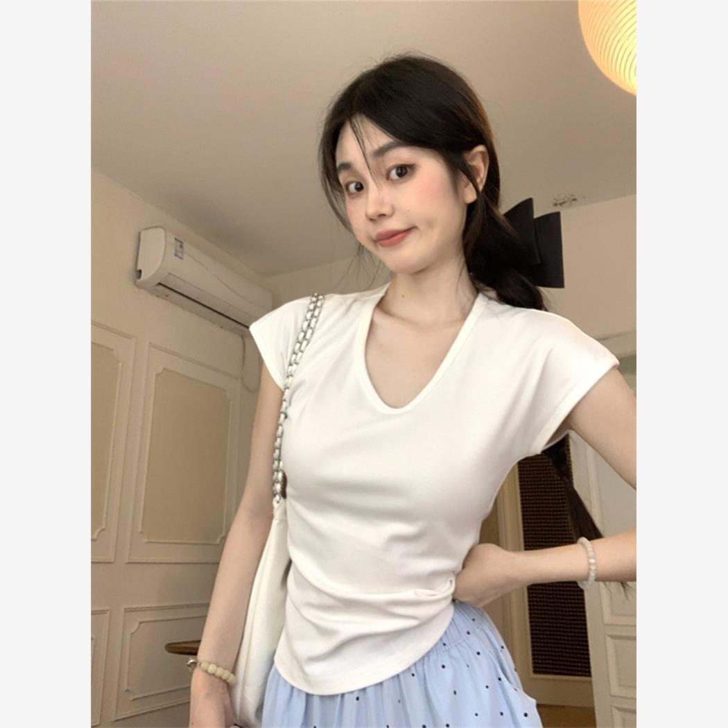 2025S Designer Women S T Shirt Design Sense V Neck Sleeved T Shirt Women S Summer New Item Irregular Short Student Slim Fit Top Ins Trend