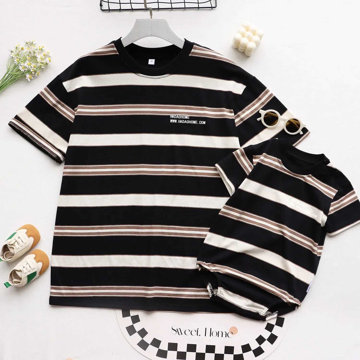 2024 Summer Family Matching Clothing Mother Daughter Dress Father Son T-shirt Korean Childrens Clothing Baby Newborn Tight Clothes S2548
