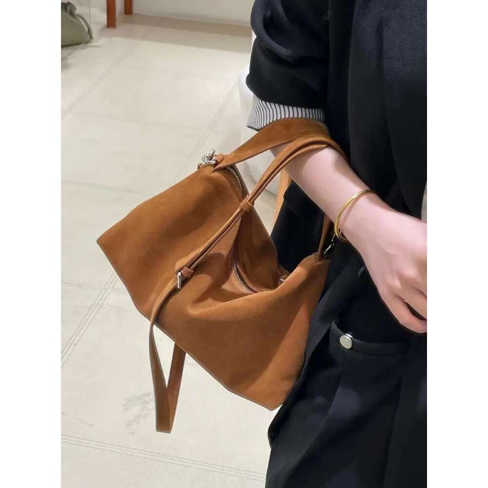 2025 New fashion Versatile Lazy Retro Soft Matte Cowhide Large Capacity Women's Handbag Single Shoulder Diagonal Daily Commuter Purse