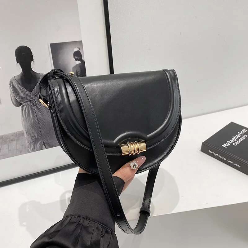 Ins Simple Foreign Style Saddle Women's Fashion Retro Shoulder Messenger Versatile Commuter Bag