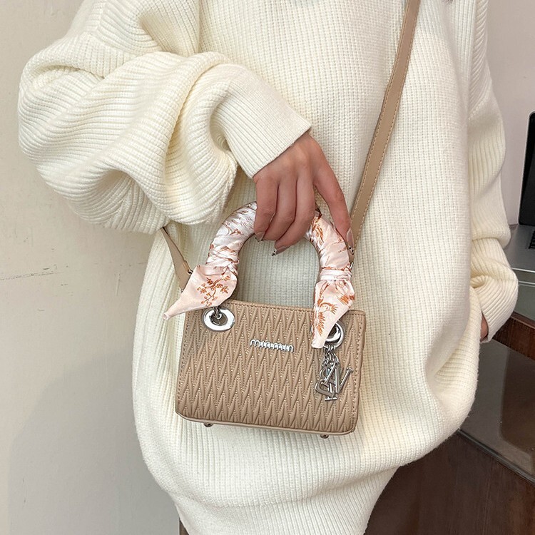 2025 Lingge hot Embroidered Thread Women's Spring/summer New Fashion Single Shoulder Slant Handbag Wallet Outdoor Designer Bag