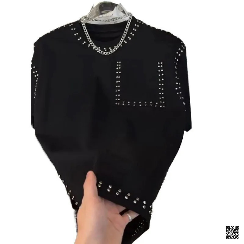 Fashionable mens fried street heavy rivet short sleeved T-shirt for male students Korean version loose fit oversized shirt 250408