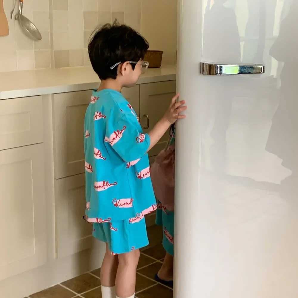 9000 Brothers and sisters Clothing 2024 Summer New Korean Alphabet Graffiti Girls Long T-shirt or Boys Two Piece Set S2548
