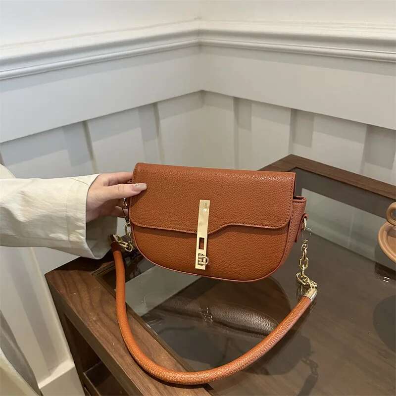 Fashion Women's Saddle Korean Version Of High-End Shoulder Messenger Glossy Small Square Bag