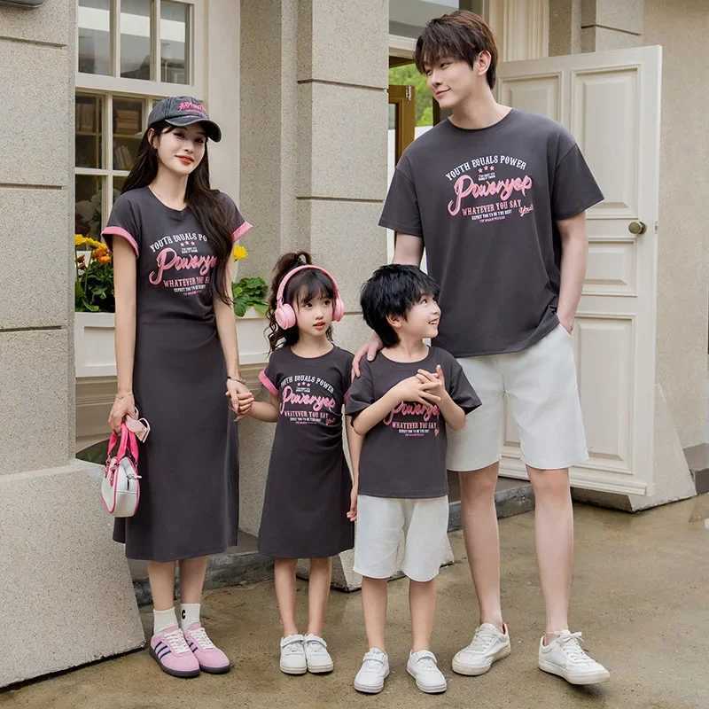 Parents and Children Match Korean Clothing Family Brothers and sisters Clothing Father son T-shirt Mother daughter Dress Womens Couple Style S2548