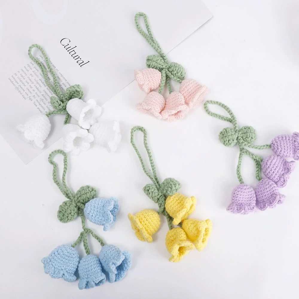 Handmade flower knitted keychain womens crochet wool flower bag pendant car keychain fresh handbag charm giftXJ250409