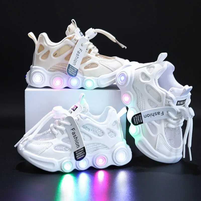 Childrens fashion sports shoes summer luminous fashion breathable childrens mesh shoes girls LED sports shoelaces light running shoes X250409