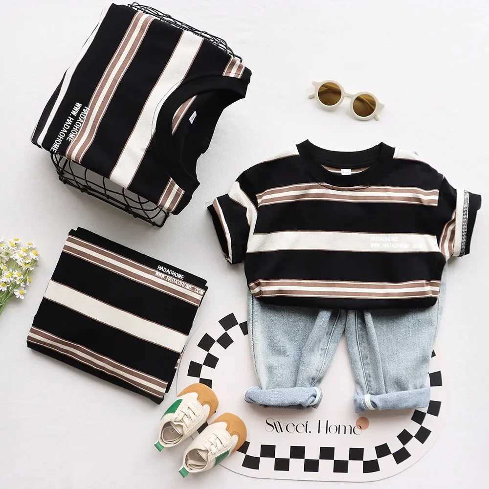 2024 Summer Family Matching Clothing Mother Daughter Dress Father Son T-shirt Korean Childrens Clothing Baby Newborn Tight Clothes S2548