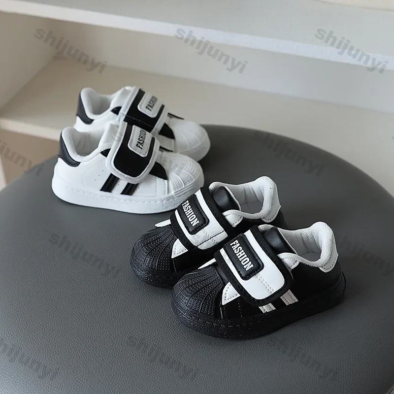 Baby casual leather sports shoes childrens soft sole anti slip and lightweight baby shoes girls and boys first spring walking shoes 250409