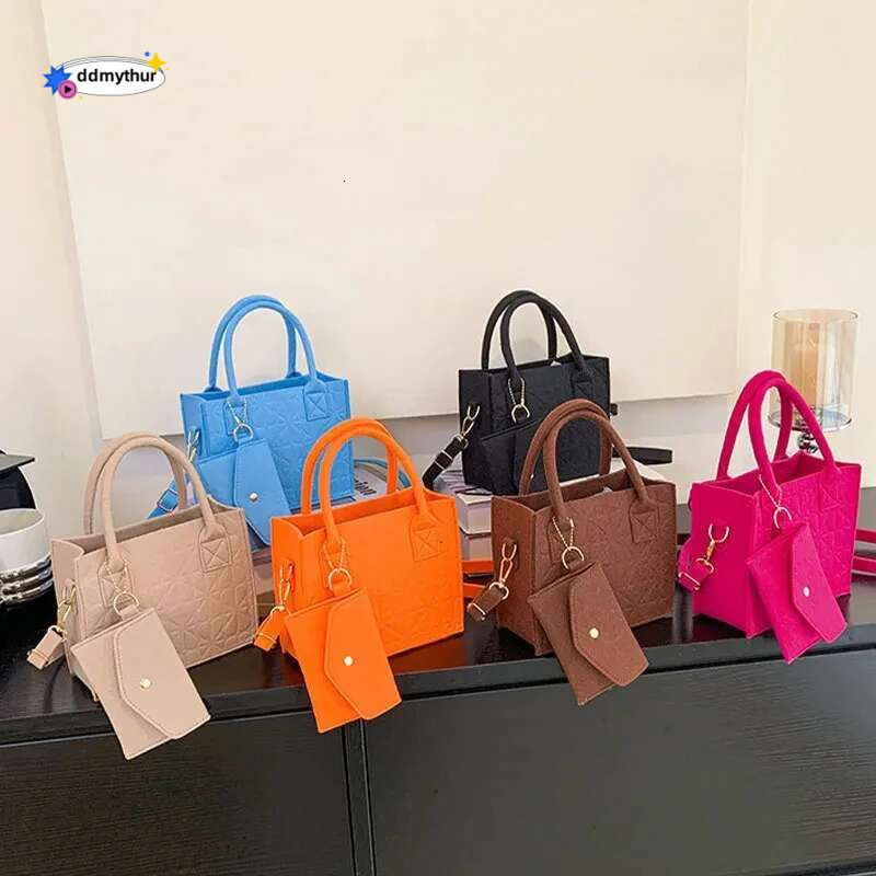 Korean Version Minimalist Emed Felt Lightweight Handbag 2023 New Single Shoulder Diagonal Span Two-Piece Bag For Women ddmythur