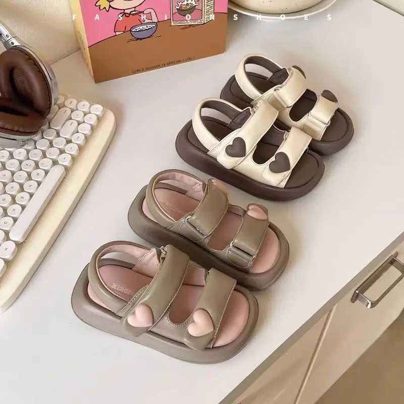 Cute Heart Childrens Sandals Summer PU Leather Hook and Loop Girls Sandals Breathable Soft Bottom Childrens Beach Shoes X250409