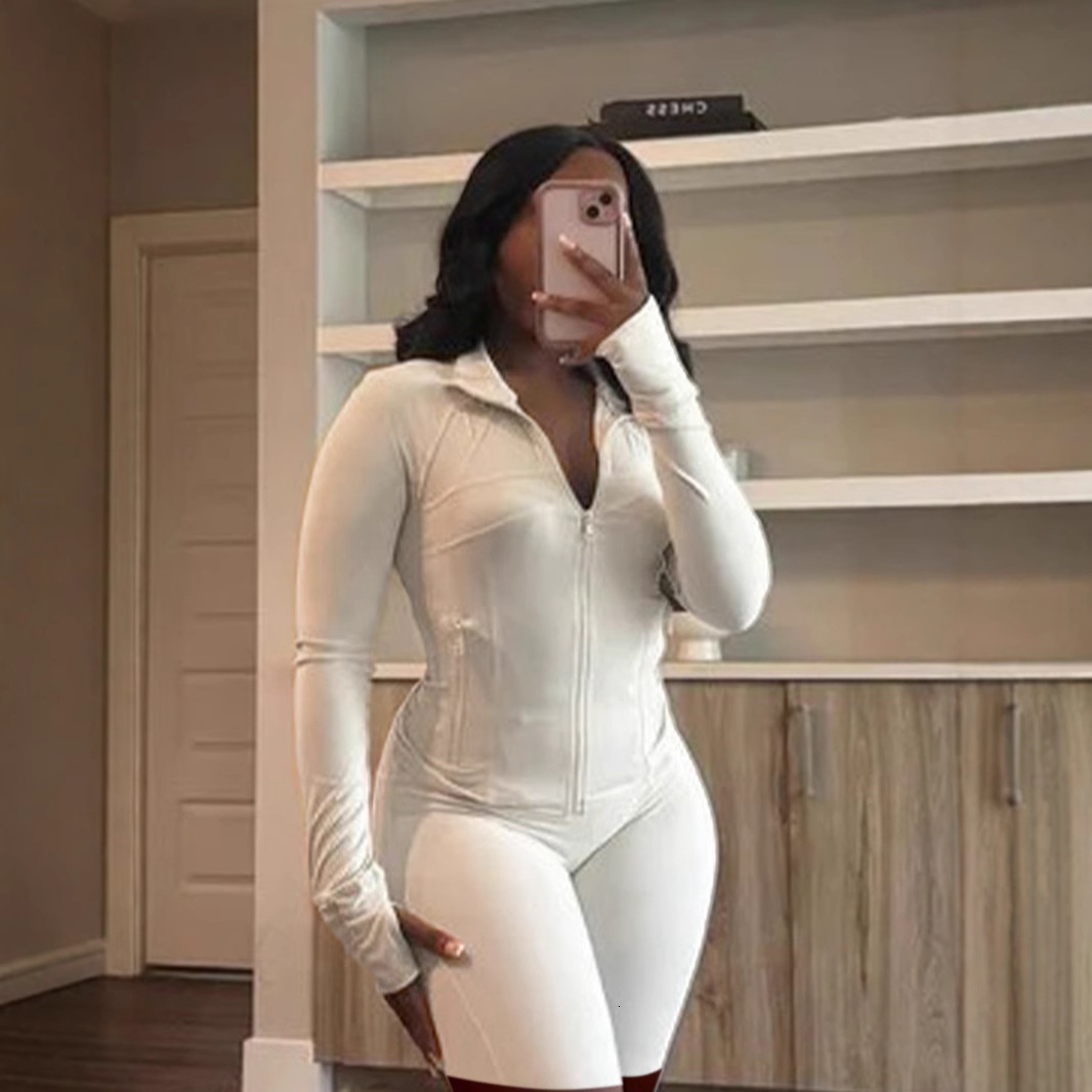 2025S Designer Women S Set Fashionable New Slim Fit Elastic Yoga Suit Solid Color Sports Style Long Sleeved Zipper Jacket Short Set