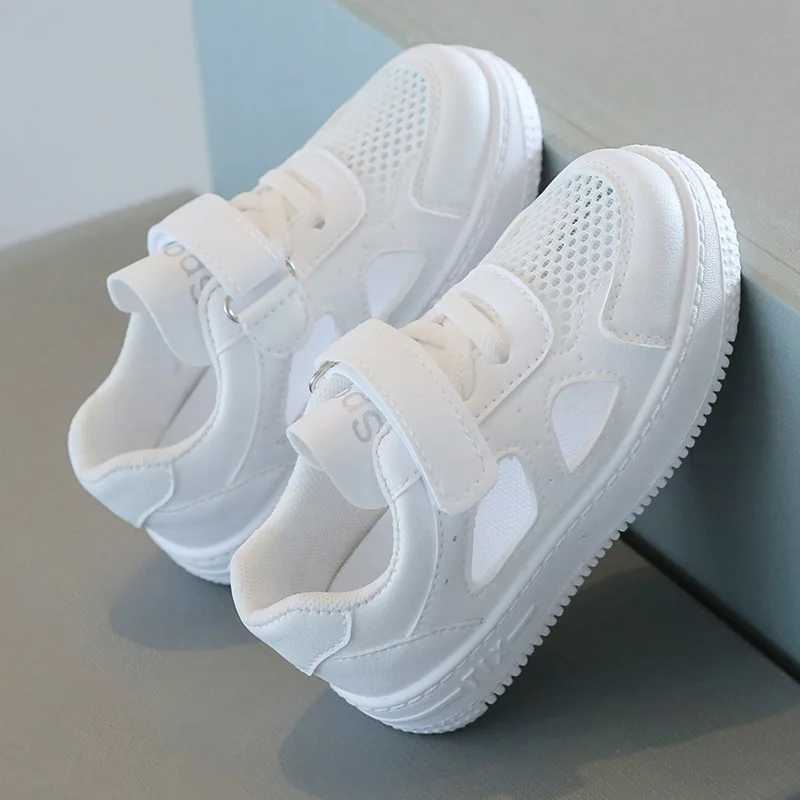 Childrens white shoes 2024 summer boys sports shoes mesh breathable board shoes girls hollow casual sports shoes soft soled childrens shoes X250409