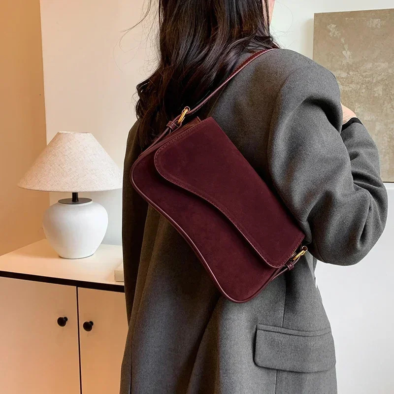 Velvet Buckle High Beauty Selling Shoulder Bag Solid Color Trendy Fashion Crossbody Bag Soft Simple Handbag 250408
