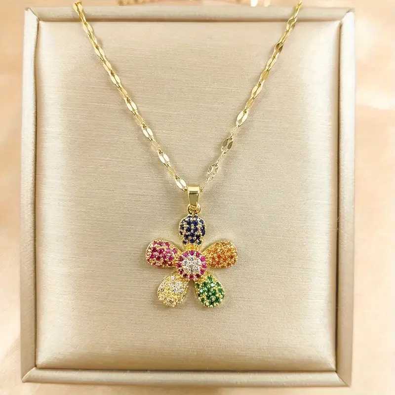 One colorful five petal flower pendant necklace makes women feel luxurious and niche design Y250408