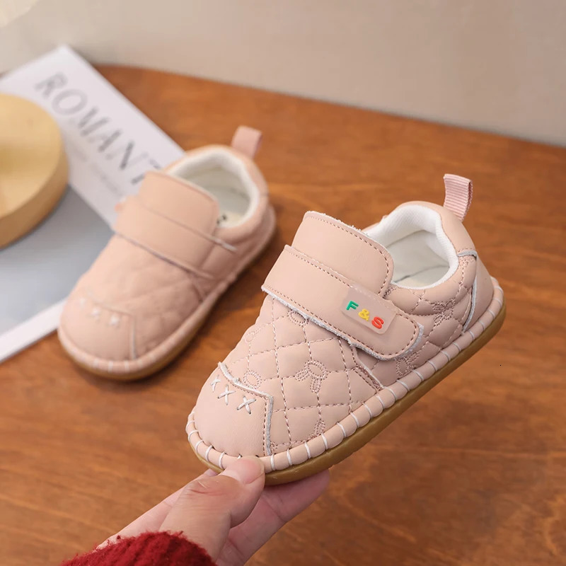 Childrens shoes baby shoes boys casual shoes cartoon rabbit childrens sports shoes comfortable and soft soles anti slip baby shoes 250409