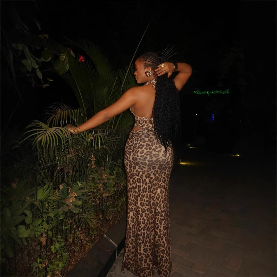 2025S Designer Women S Set New Fashionable Slim Fit Leopard Print Sexy Hanging Neck Short Vest Top Hip Hugging Long Skirt Set