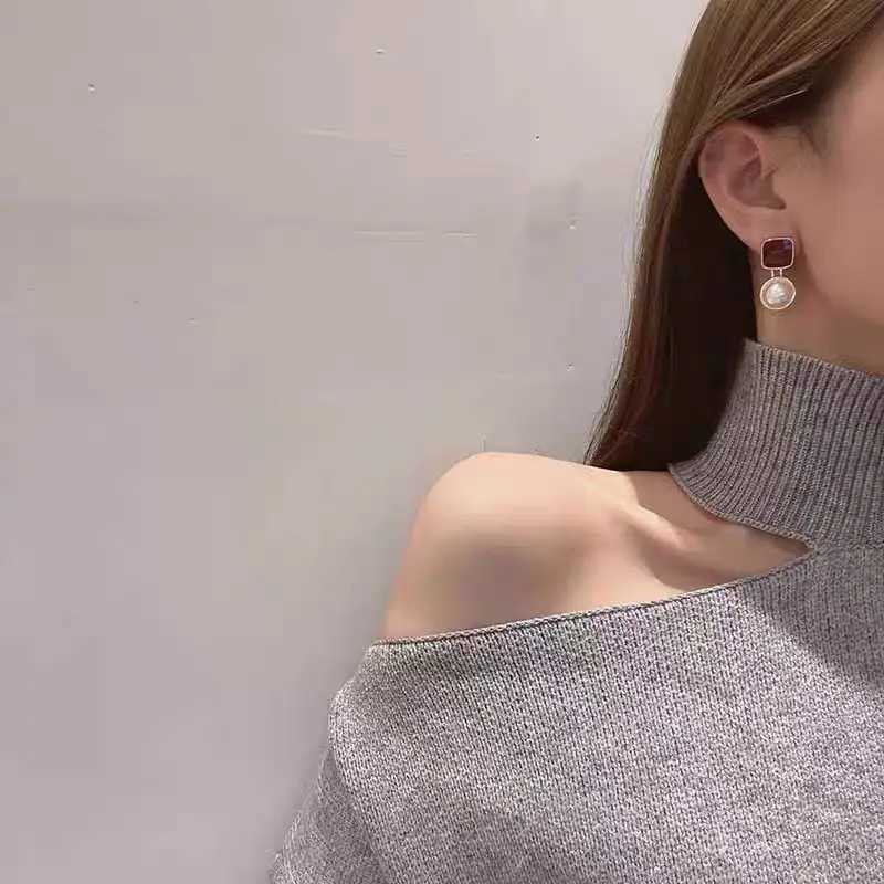 Fashion Geometric Red Enamel Clip on Earrings for Women Female Statement Vintage Fake Without Hole Pearl Earring Jewelry Gift Z250408