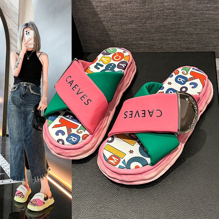 Ladies 2025 summer new fashion good-looking graffiti cartoon cute thick soles super soft flip-flops wear beach shoes