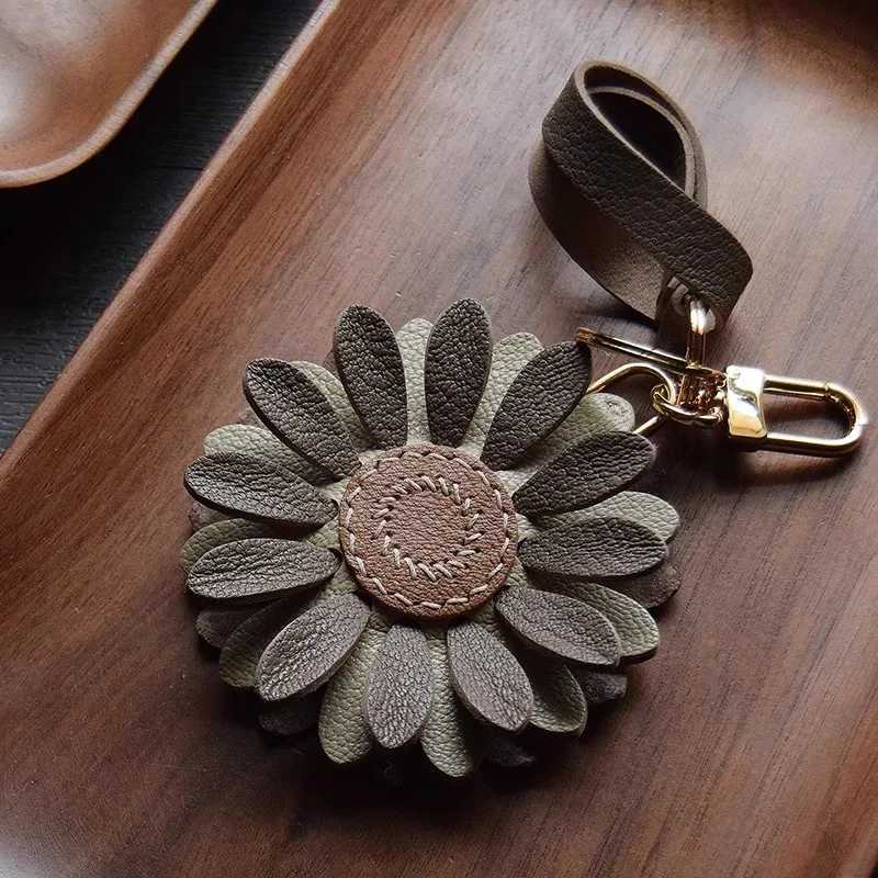 Floral Charm Leather Keychain Pendant Bag Decoration Car Keychain Decoration Gift S2548 - view 4