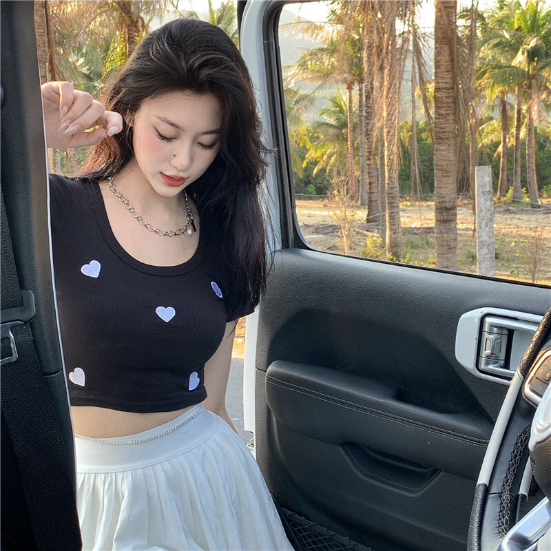 2025S Designer Women S T Shirt Knitted Thread Love Embroidered Sleeved T Shirt For Women S Spicy Girl High Waist Slim Fit Summer New Underlay Short To