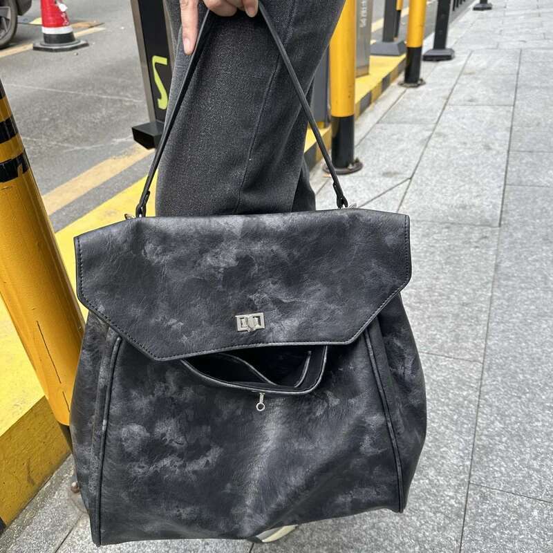 Large Capacity Vintage Backpacks For Women Designer Handbags And Purses 2025 New In PU Distressed Leather Lock Shoulder