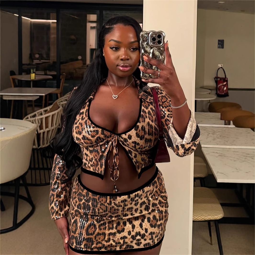 2025S Designer Women s Set New fashionable slim fit sexy leopard print sequin design lace up top hip hing short skirt set