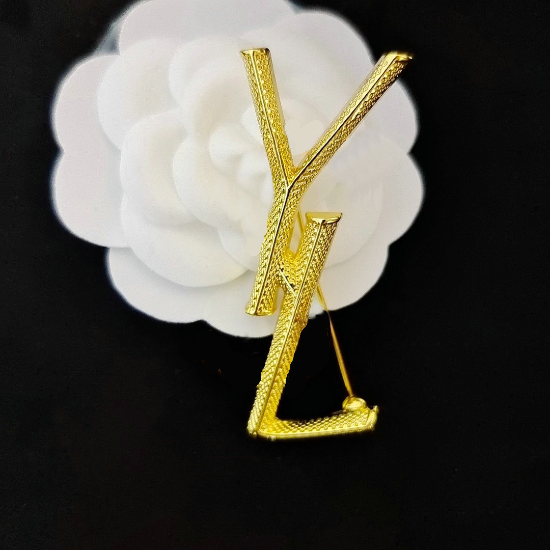 Fashion Designer Brooch For Women Gold Jewelry Ladies Dress Accessory Pins Womens Pearl Brooches Brand Brosche