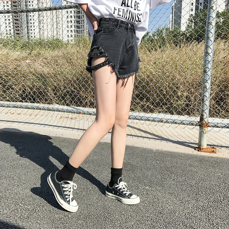 2025S Women S Designer Shorts Side Nailed Denim Shorts With Loose Holes High Waisted Jeans Wide Legs Slim And Worn Hot Pants For Women Hot Pants Beach