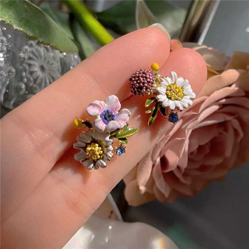 Sweet Cute Flowers Daisy Earrings for Women Simple Jewelry Accessories Korean Fashion Summer Chrysanthemum Stud Earrings Party Z250408