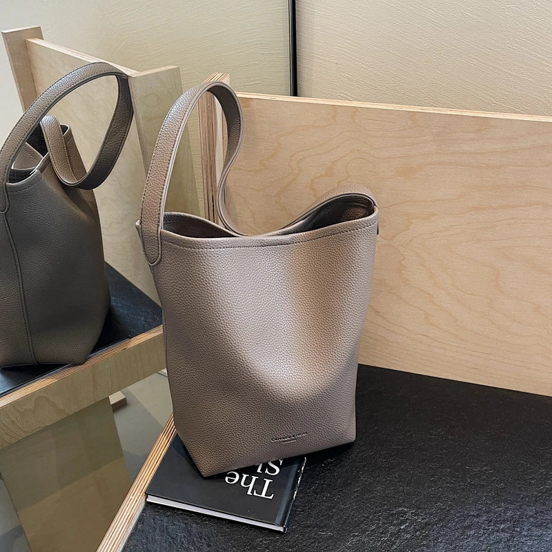 Simple Fashion Solid Bucket Shoulder Bags Large Capacity Versatile Sense of Handbags for Women High Quality Classic 250408