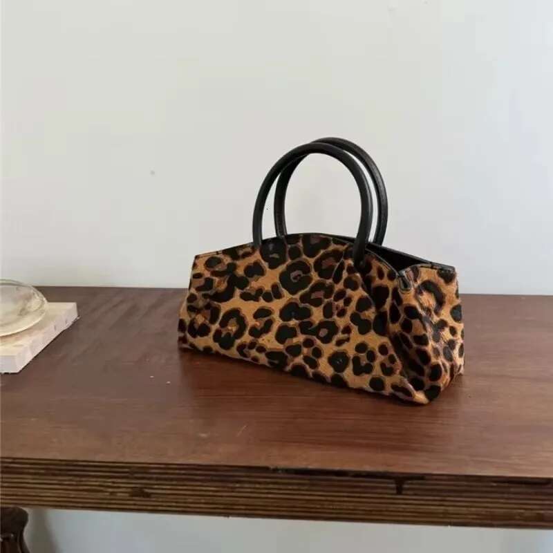 2024 New Leather Women's Niche Design Bag Fashionable And Versatile Single Shoulder Crossbody High-End Leopard Print Handbag