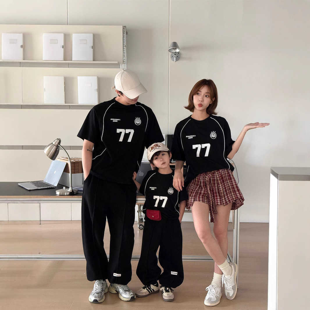 Summer versatile Korean version loose fitting childrens boy and girl color blocked striped digital parent-child family outfit short sleeved S2548