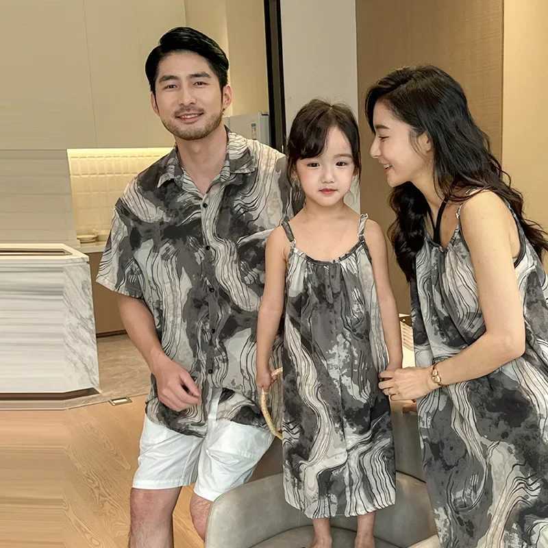 2025 Vacation Appearance Family Clothing Couple Beach Clothing Brother Sister Dad Son Print Shirt Mother Daughter Matching Sleeveless Dress S2548