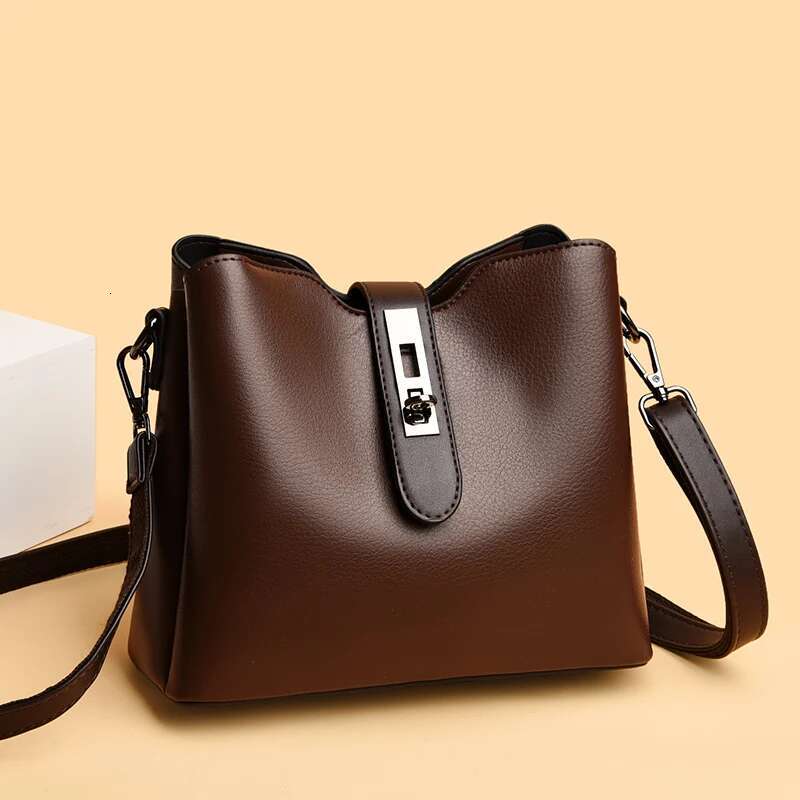High Quality Oil Wax Leather Bucket 2024 Handbag Women Large Capacity Shoulder Fashion Lock Catch Crossbody Bag Tote