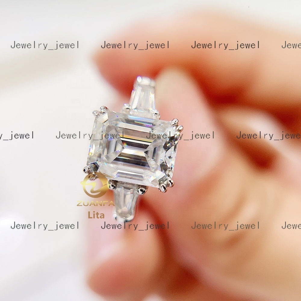 Hot Selling Three Stones 18k White Gold Emerald Cut Diamond 3ct Moissanite Engagement Ring for Women