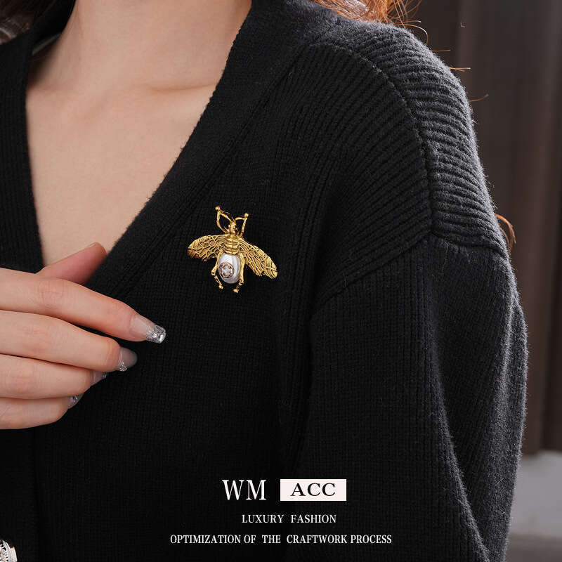 Vintage Honey Bee Pearl Brooch, New Light Chest wer, niche design, accessory for women