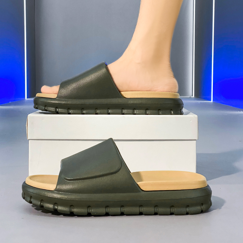 fashionable Large size slippers for men in summer comfortable, lightweight, breathable beach slippers sandals 36-45