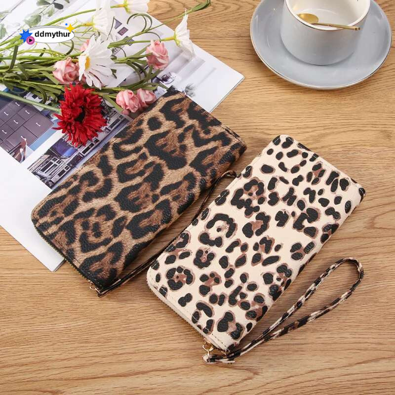 2025 New Leopard Print Retro Long Wrist Fashionable and Versatile Small Purse Bag Foreign Trade Wallet for Women ddmythur