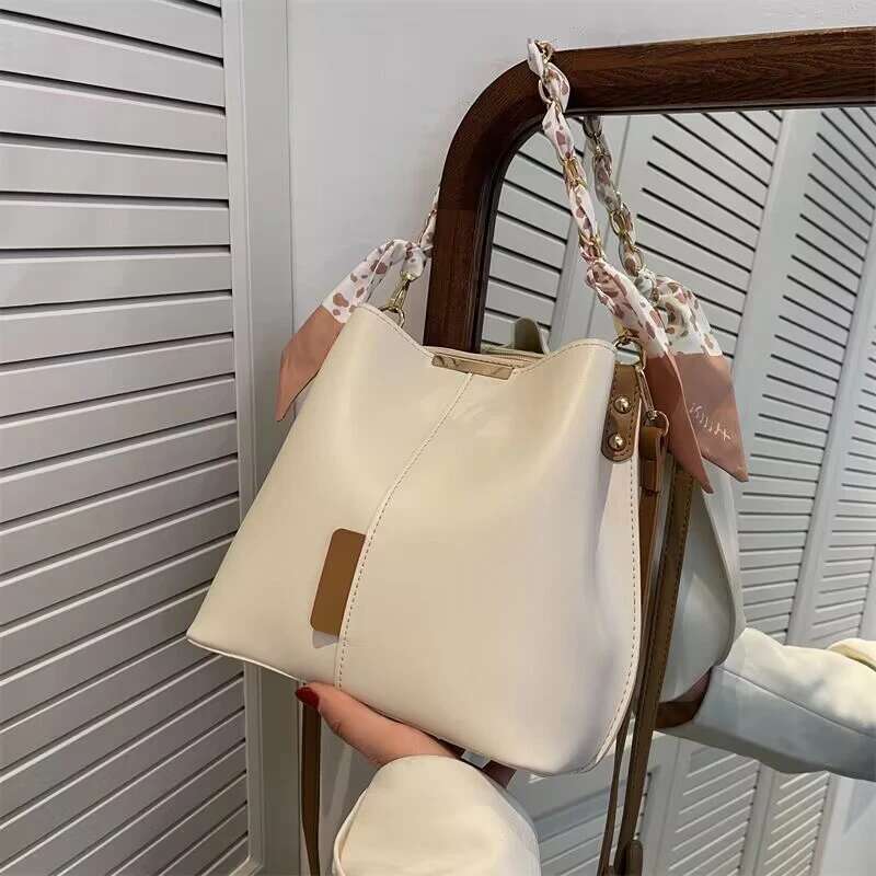 New Autumn And Winter High Quality Women's Crossbody Fashion Casual Underarm One Shoulder Versatile Bucket Bag