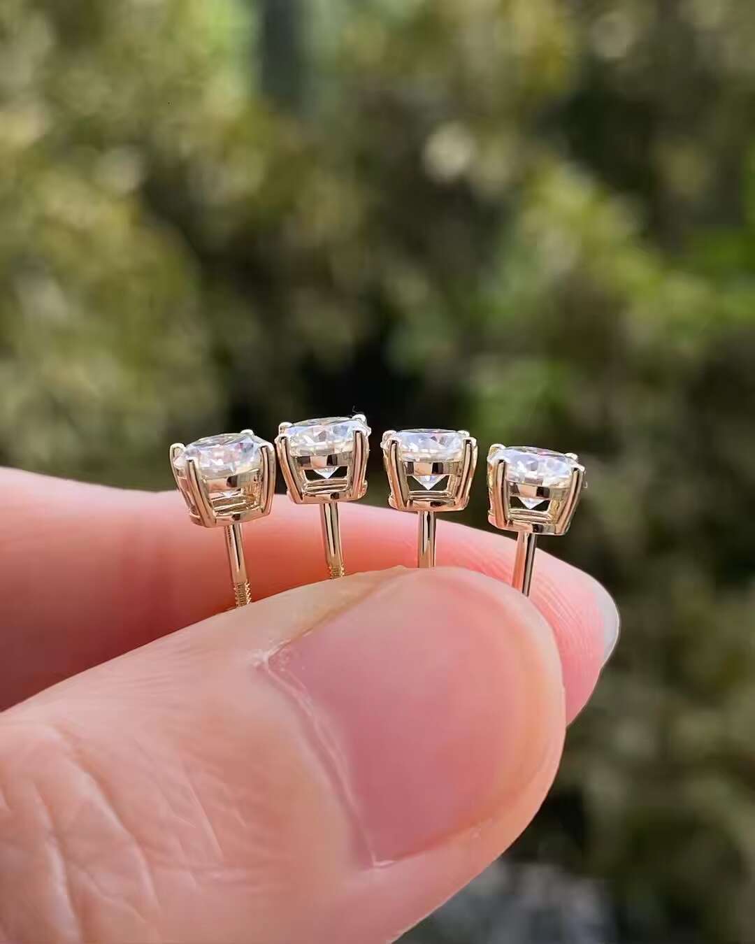 Classic 4 Claws Setting 1carat Round Brilliant Lab Grown Diamond Earrings Stud Real Yellow Gold with Wholesale Price IGI F VS1