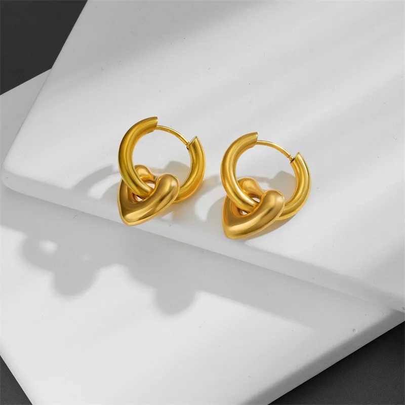 Exquisite stainless steel heart love hoop earrings Romantic fashion high quality jewelry gift for women Gift Z250408