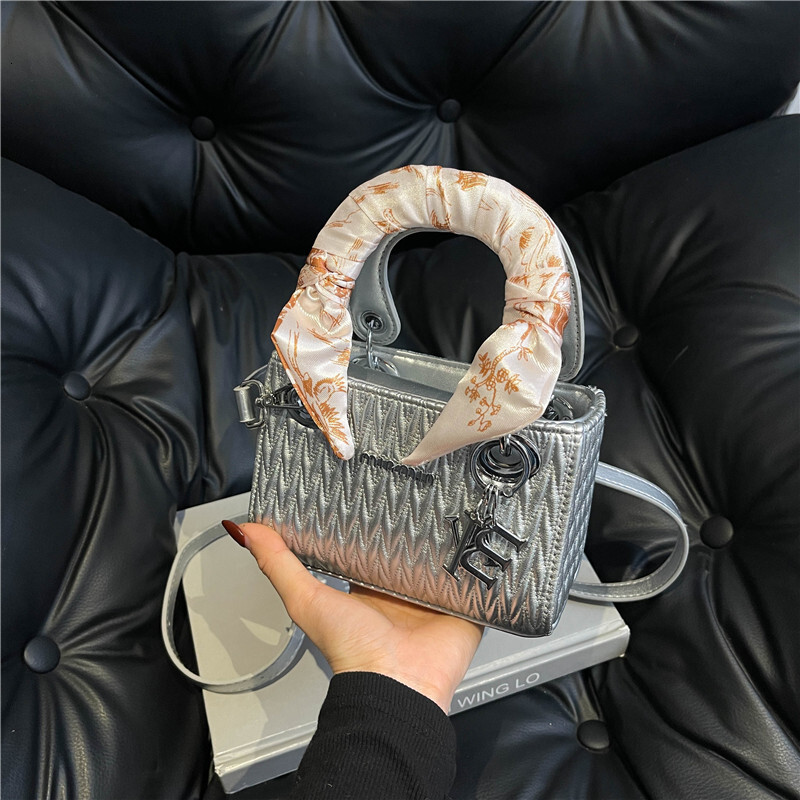 2025 Lingge hot Embroidered Thread Women's Spring/summer New Fashion Single Shoulder Slant Handbag Wallet Outdoor Designer Bag