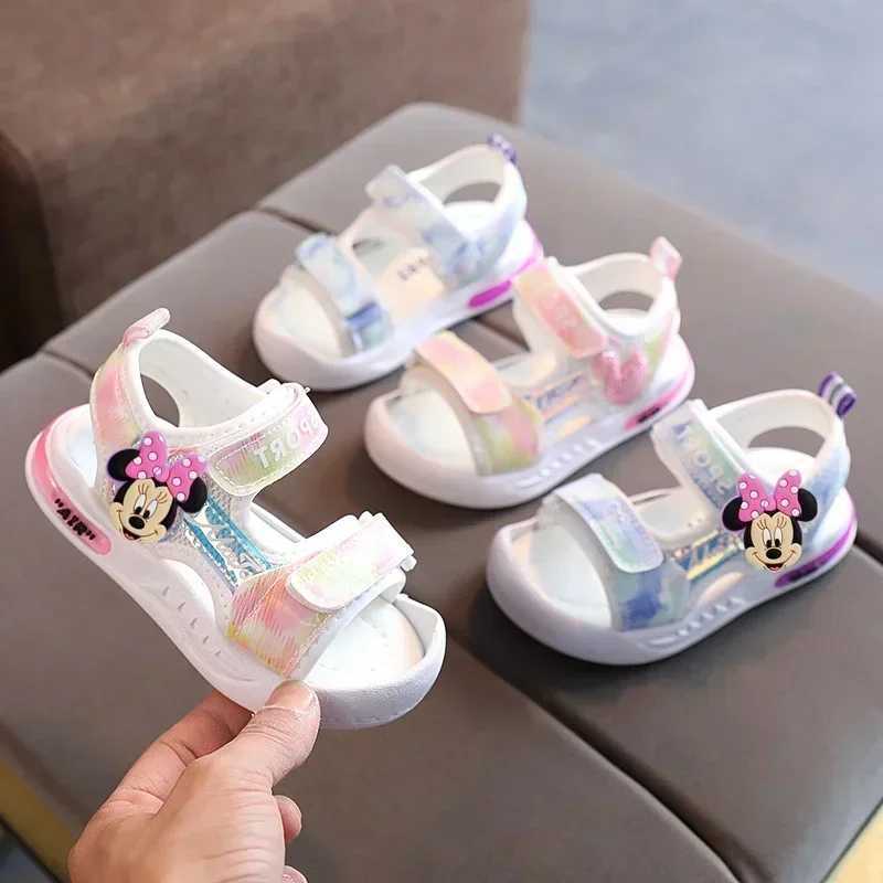 2021 Summer Boys Sandals Childrens Shoes Girls Beach Shoes Hollow Breathable Lightning Childrens Shoes X250409