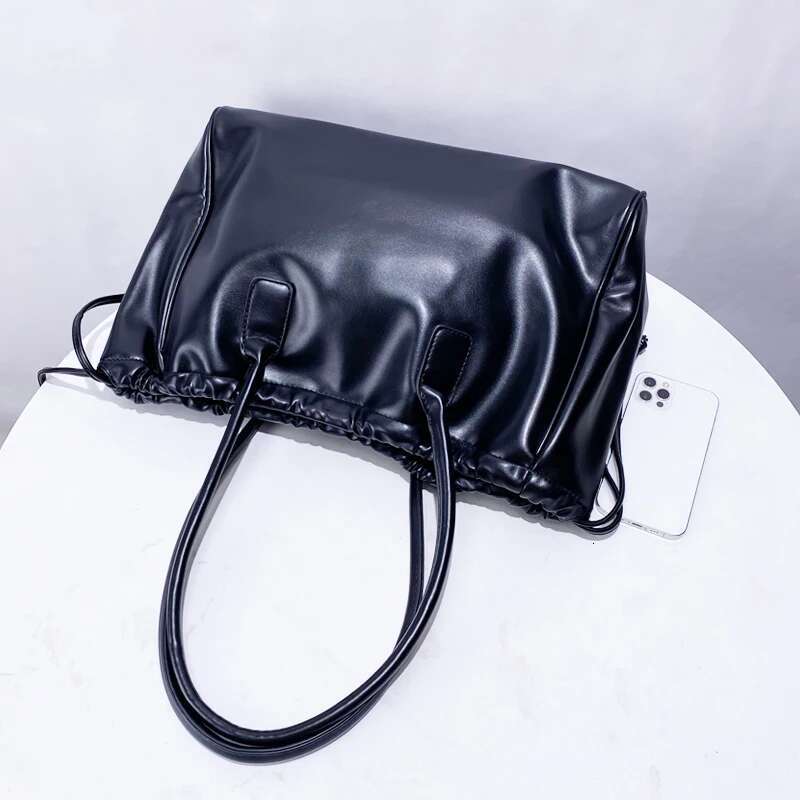 Large Capacity Tote Big Bags For Women Designer Handbag Purse 2024 New In Vintage Soft Simple Commuting Underarm Shoulder