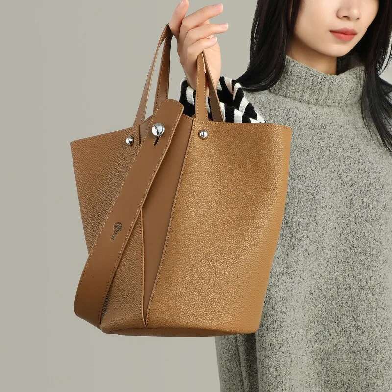 2025 Spring And Summer New Commuter Bucket Women's Bag Large Capacity High-End Shoulder Handbag Designer Bags