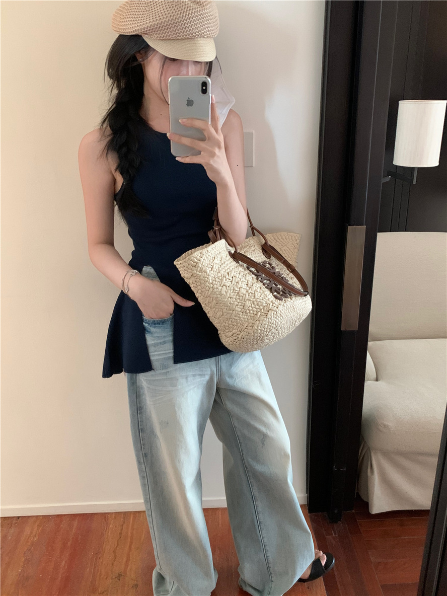 2025S Designer Women S T Shirt Pure Desire Style Knitted Unique Strap Tank For Women In Summer Outwear Slim Fit Split Sleeveless Sweet Spicy Small Top