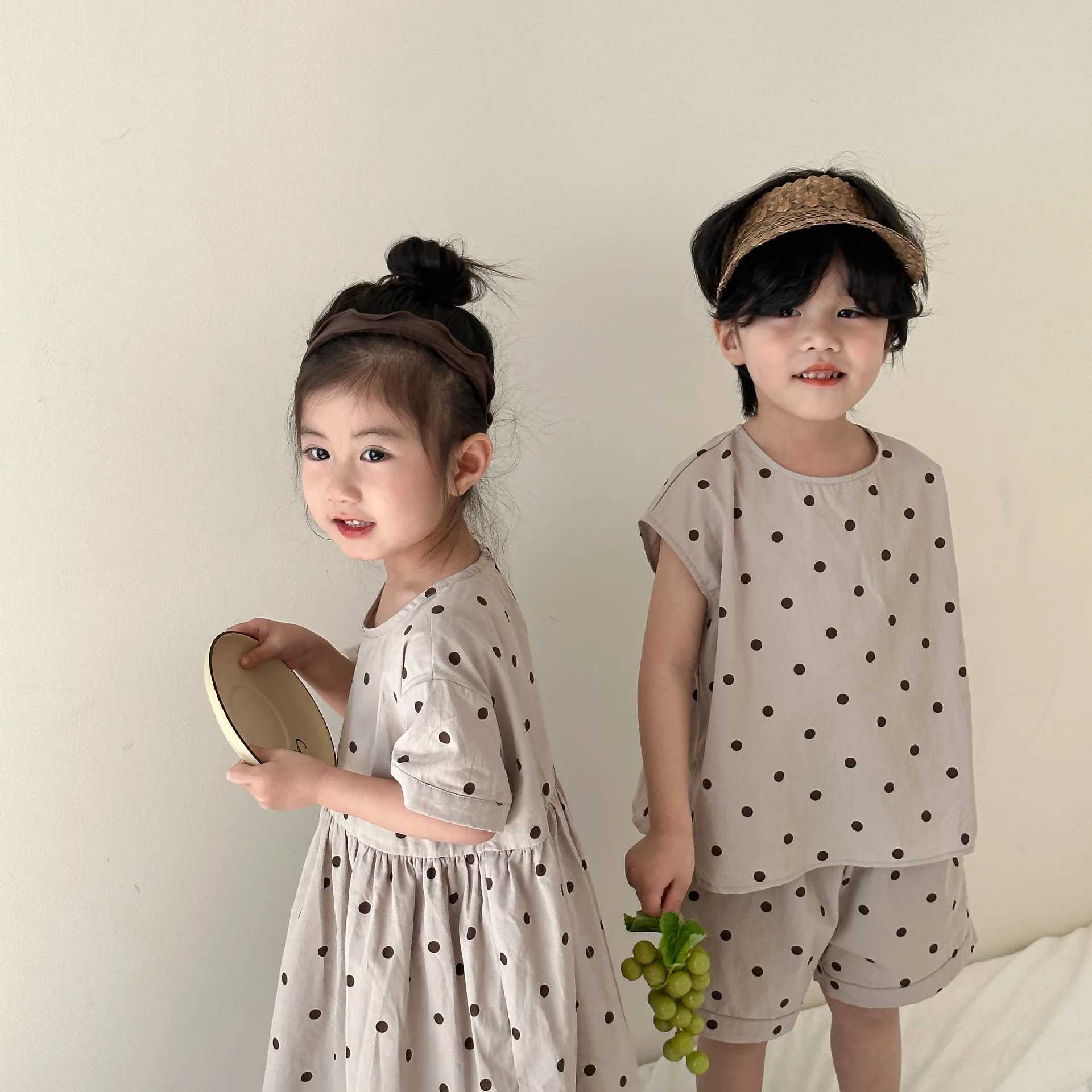 Summer 2024 New Childrens Short Sleeve Set Toddler Boys Top Shorts Loose Childrens Girls Pocket Monster Point Dress Brother sisters Set S2548