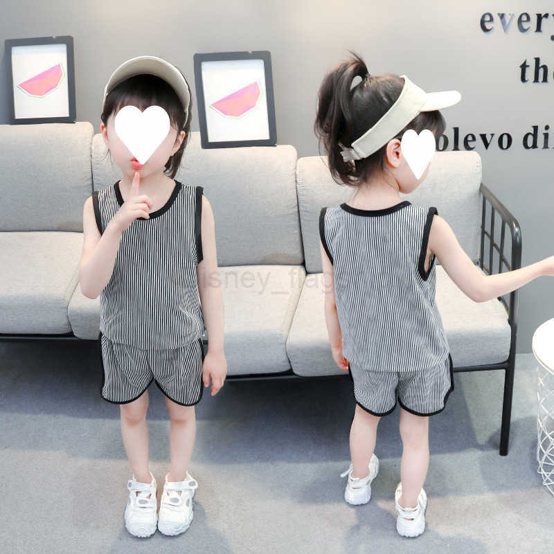 Disney 2025 New Summer Mens and Womens Sports Cotton Set 5 Childrens 1 Western Cartoon Printed 2-piece Set 3 Short Sleeves 4T Shirts ShortsXJ250409