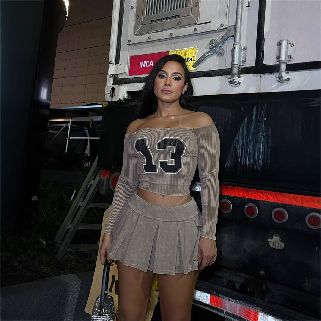 2025S Designer S New Fashionable Long Sleeved One Shoulder Slim Fit Sexy Printed Crop Top With Exposed Navel Pleated Short Skirt Set For Women